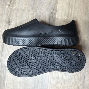 Women’s 8 ANYWEAR Nurse, Restaurant slip-resistant shoe. Excellent condition!